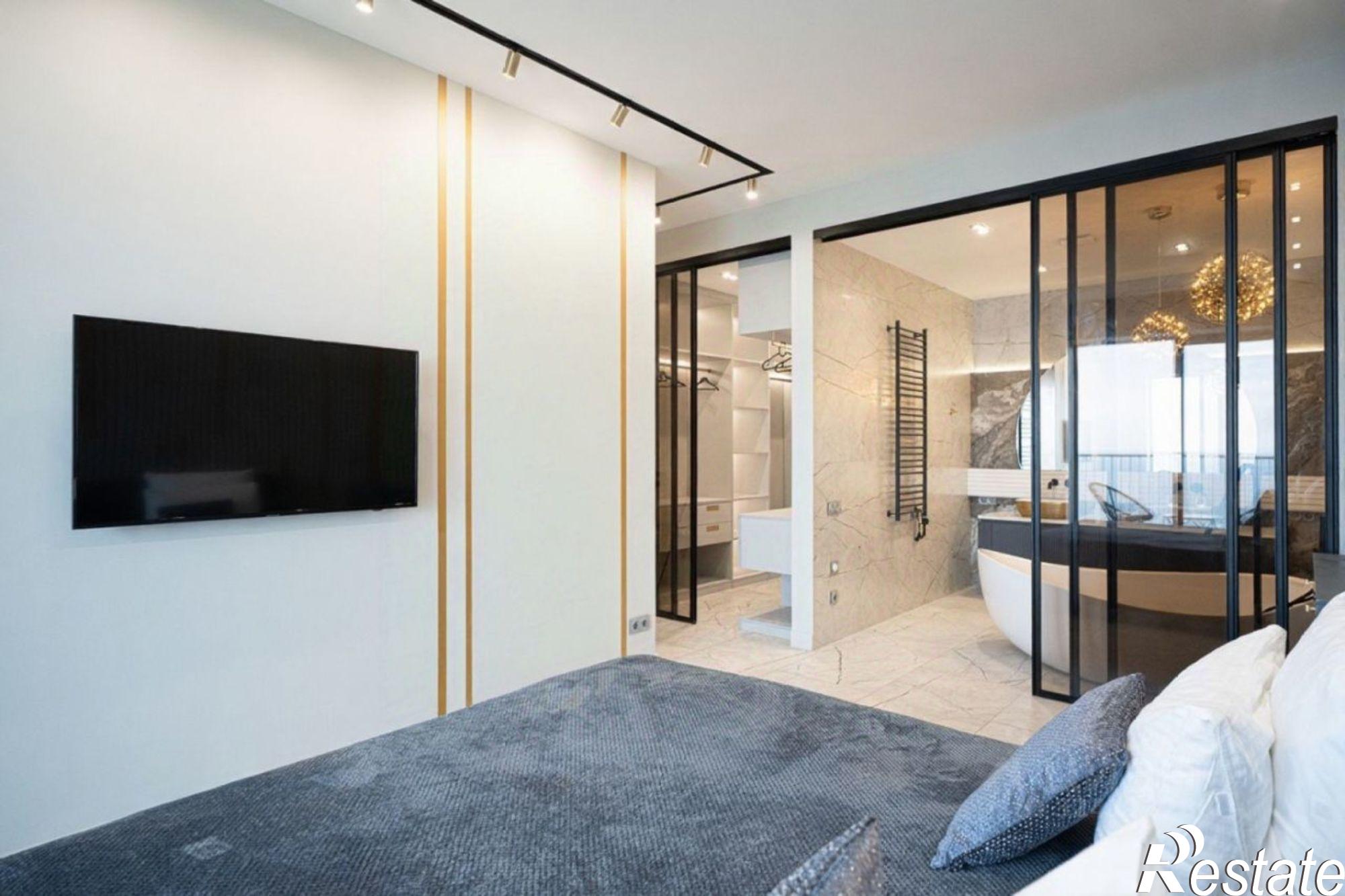 Купить квартиру за 35 000 000 рублей на Курортный проспект, 105