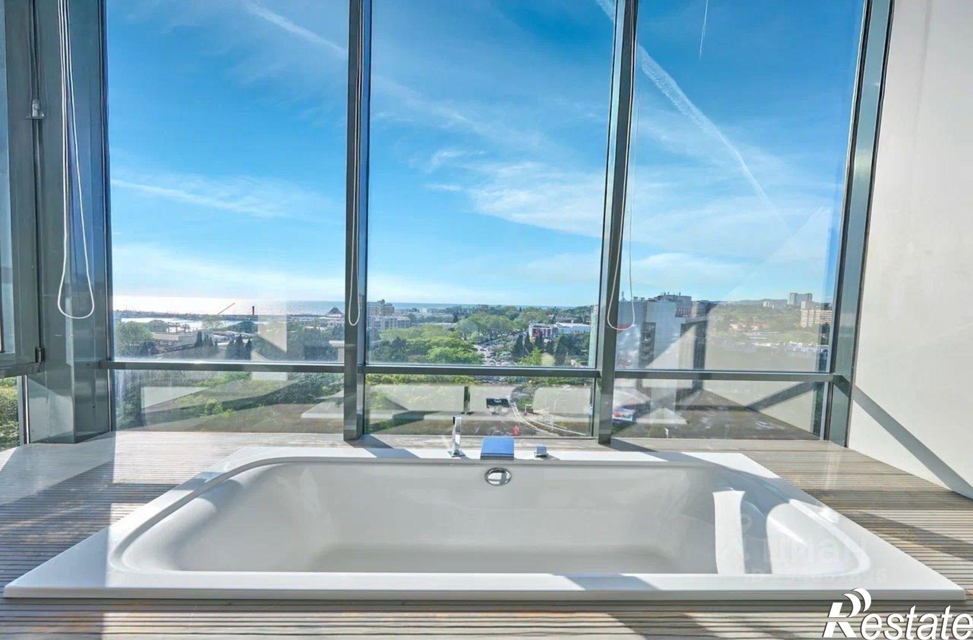 Сдать квартиру за 200 000 рублей на улица Войкова, 21