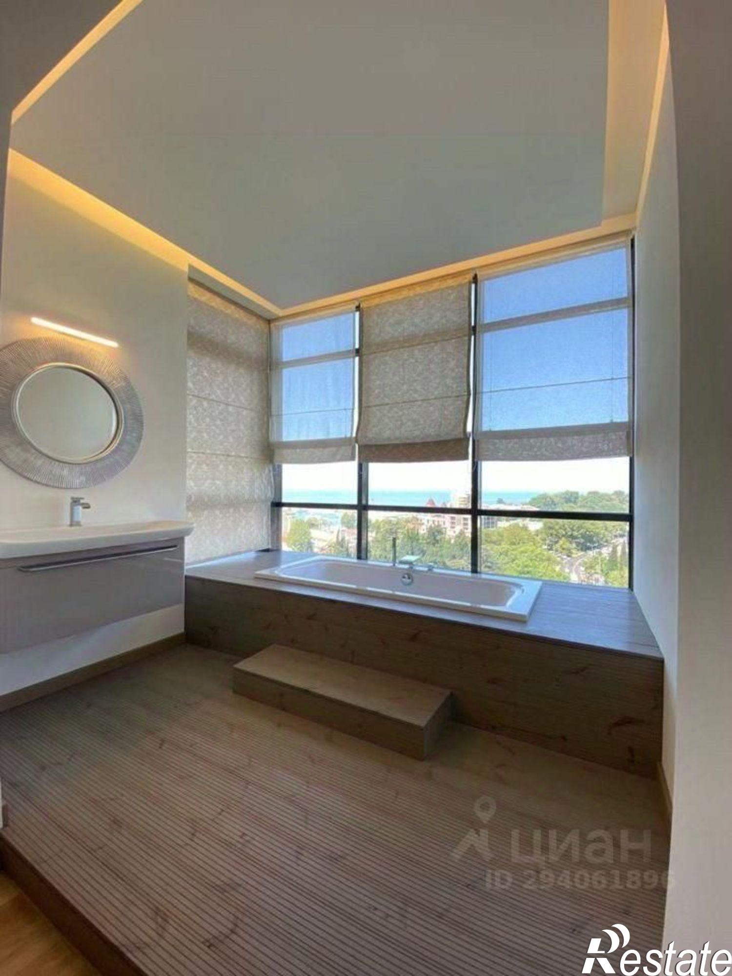 Сдать квартиру за 200 000 рублей на улица Войкова, 21