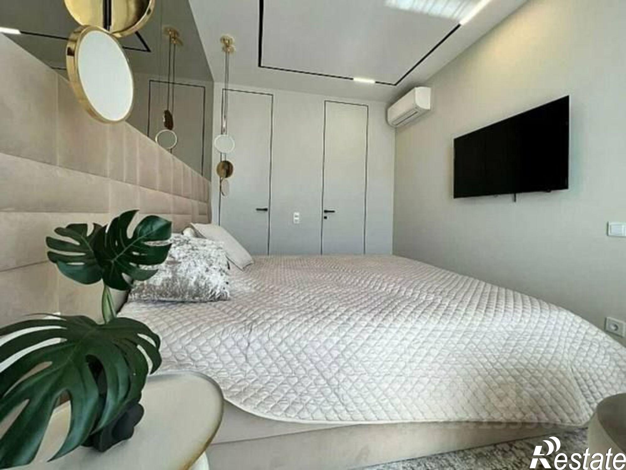 Купить квартиру за 32 500 000 рублей на ул Гагринская, 3/8