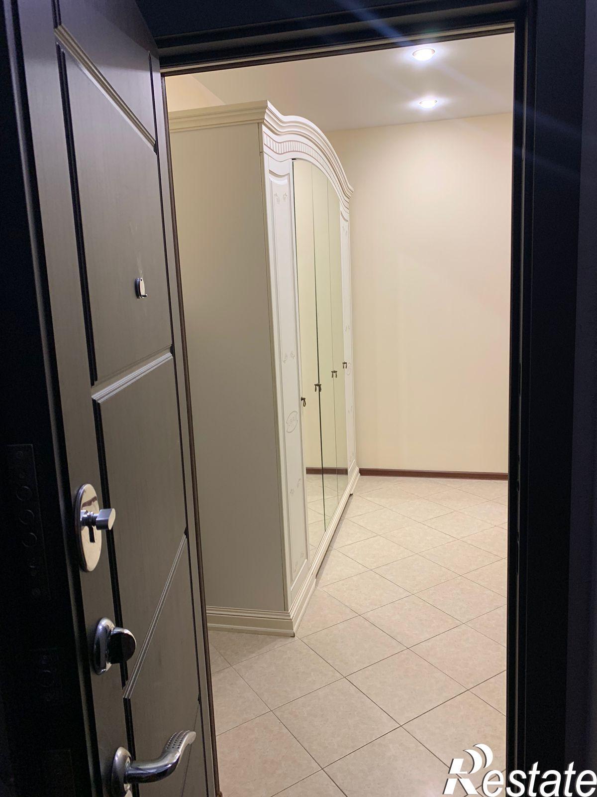 Купить квартиру за 9 990 000 рублей на Клубничная, 76