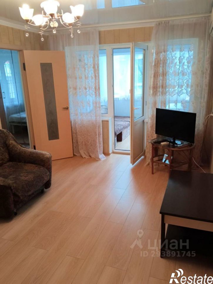 3-комн квартира ул Конституции СССР, 10/1,  д. 10/1