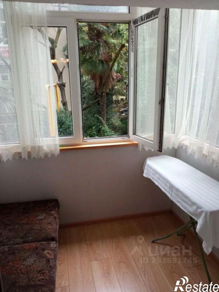 3-комн квартира ул Конституции СССР, 10/1,  д. 10/1