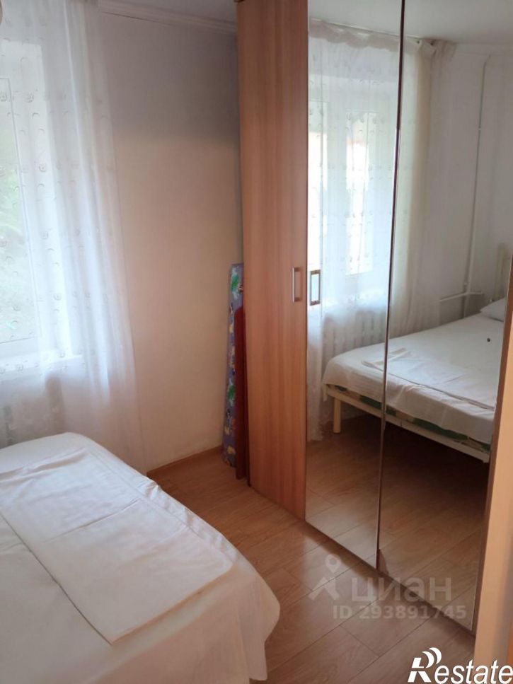 3-комн квартира ул Конституции СССР, 10/1,  д. 10/1