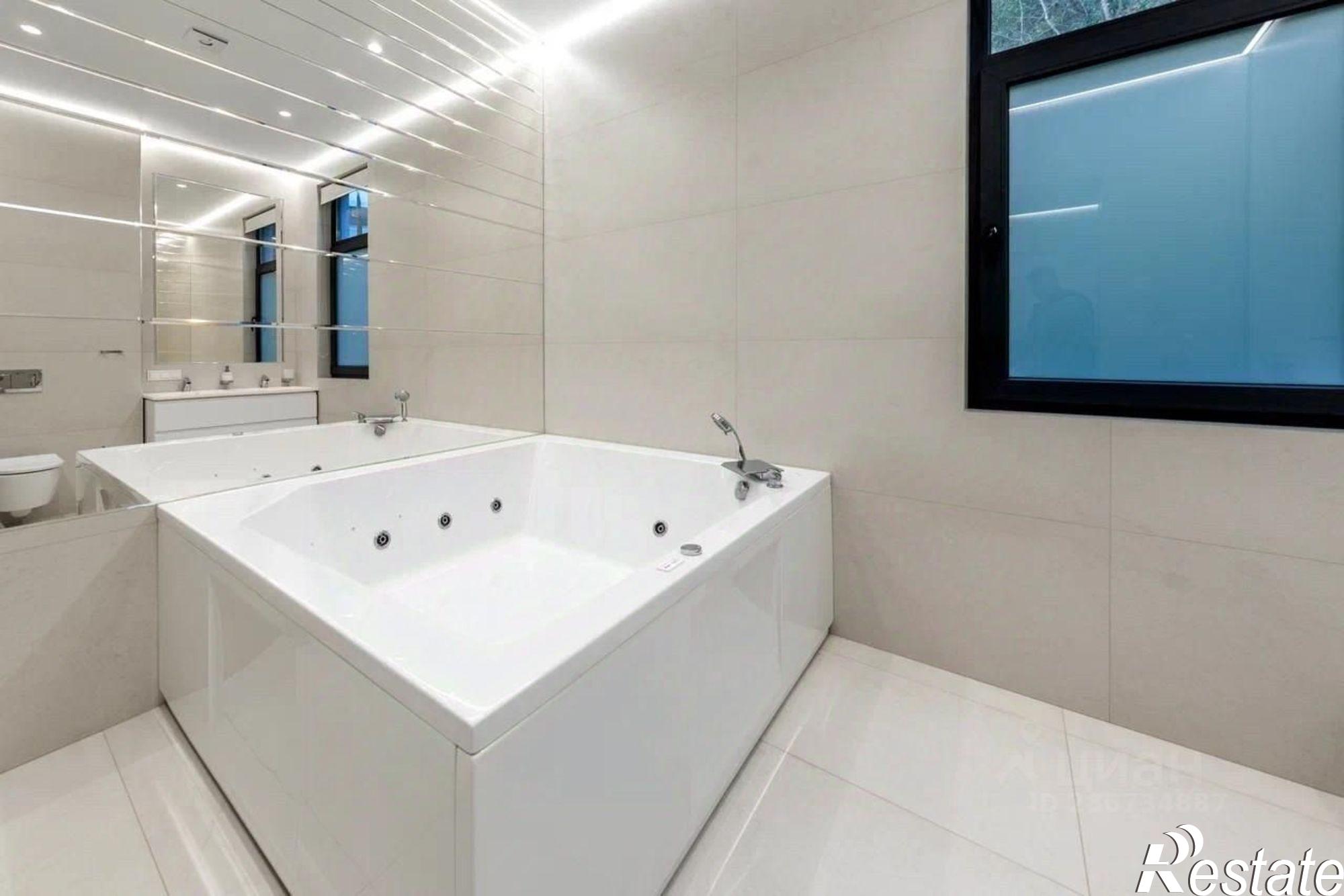 Сдать дачу, дом, коттедж за 2 200 000 рублей на Пасечная улица, 12