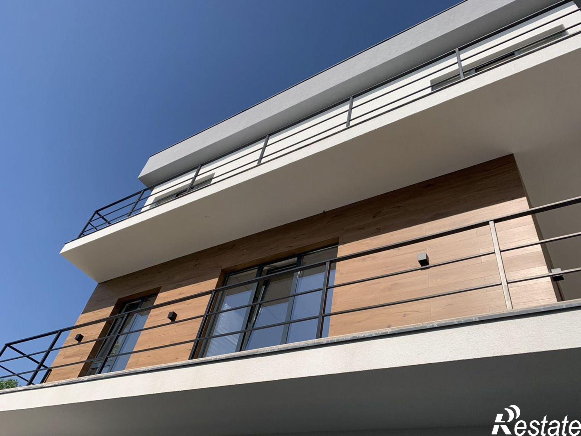 Купить дачу, дом, коттедж за 32 000 000 рублей на ул Владимировская, 23А