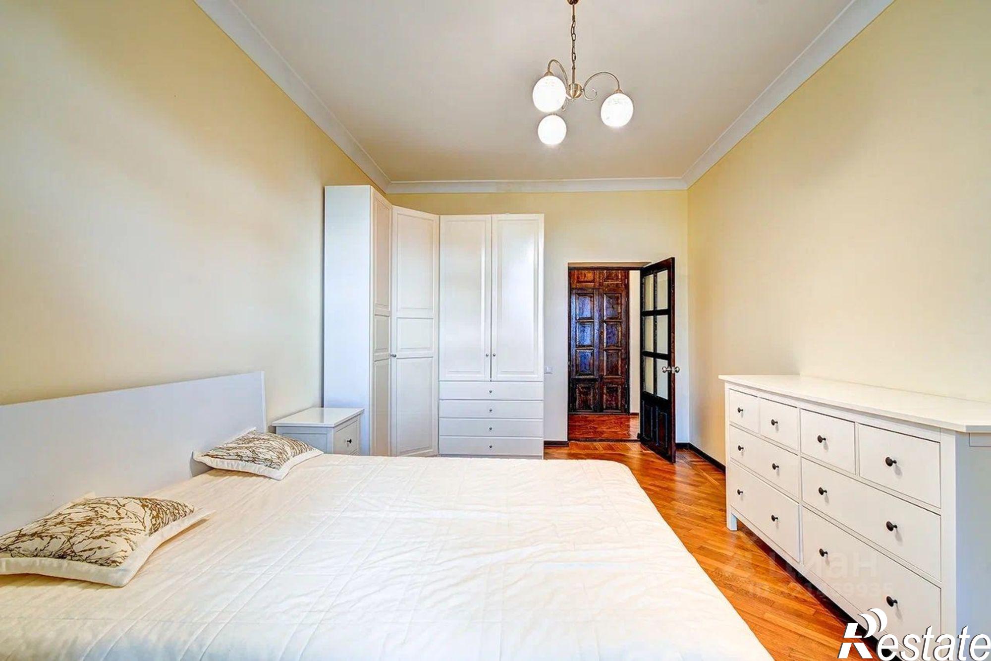 Купить квартиру за 14 300 000 рублей на улица Есауленко, 10