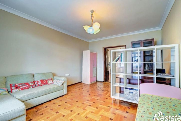 3-комн квартира улица Есауленко, 10,  д. 10