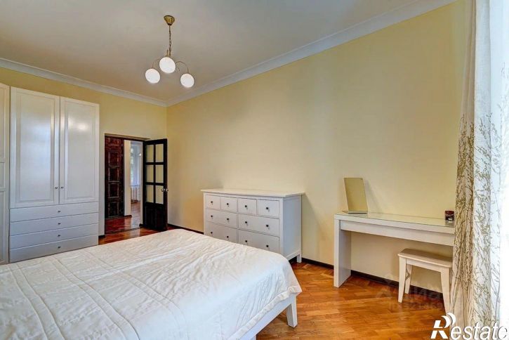 3-комн квартира улица Есауленко, 10,  д. 10