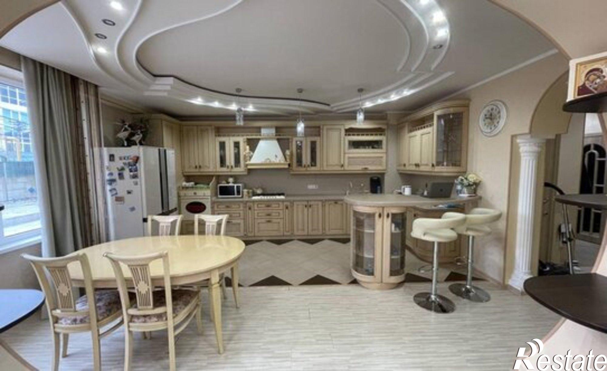 Купить квартиру за 20 200 000 рублей на ул Просвещения, 125