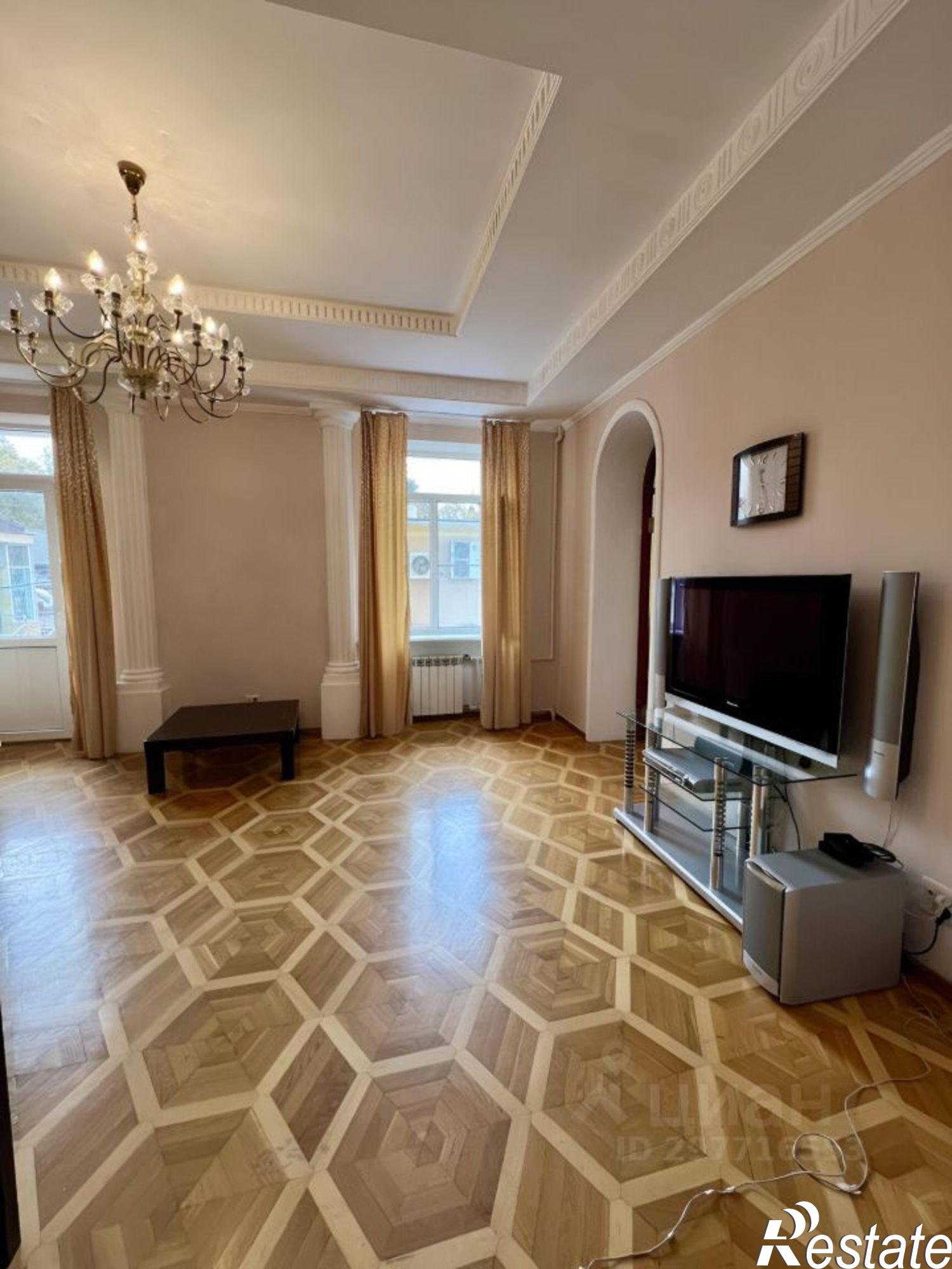 Сдать квартиру за 100 000 рублей на улица Воровского, 4