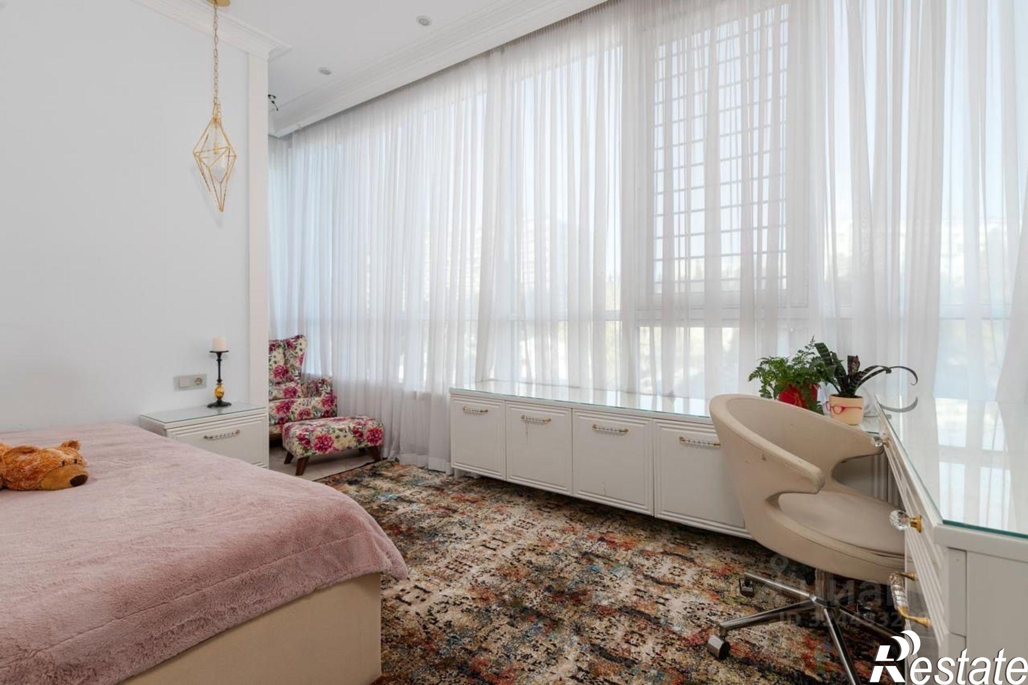 Купить квартиру за 50 000 000 рублей на ул Гагринская, 10