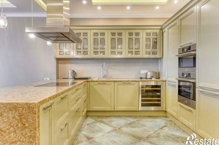 4-комн квартира улица Войкова, 21,  д. 21