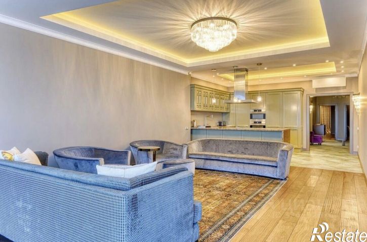 4-комн квартира улица Войкова, 21,  д. 21