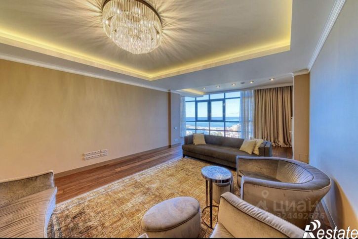 4-комн квартира улица Войкова, 21,  д. 21