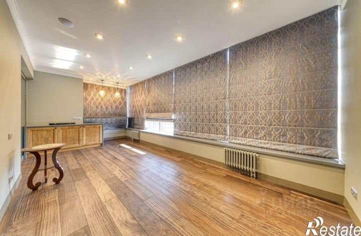 4-комн квартира улица Войкова, 21,  д. 21