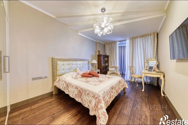 4-комн квартира улица Войкова, 21,  д. 21