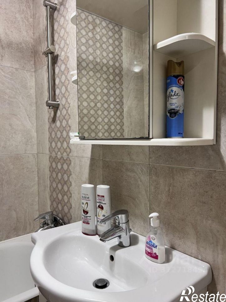 2-комн квартира улица Роз, 65,  д. 65