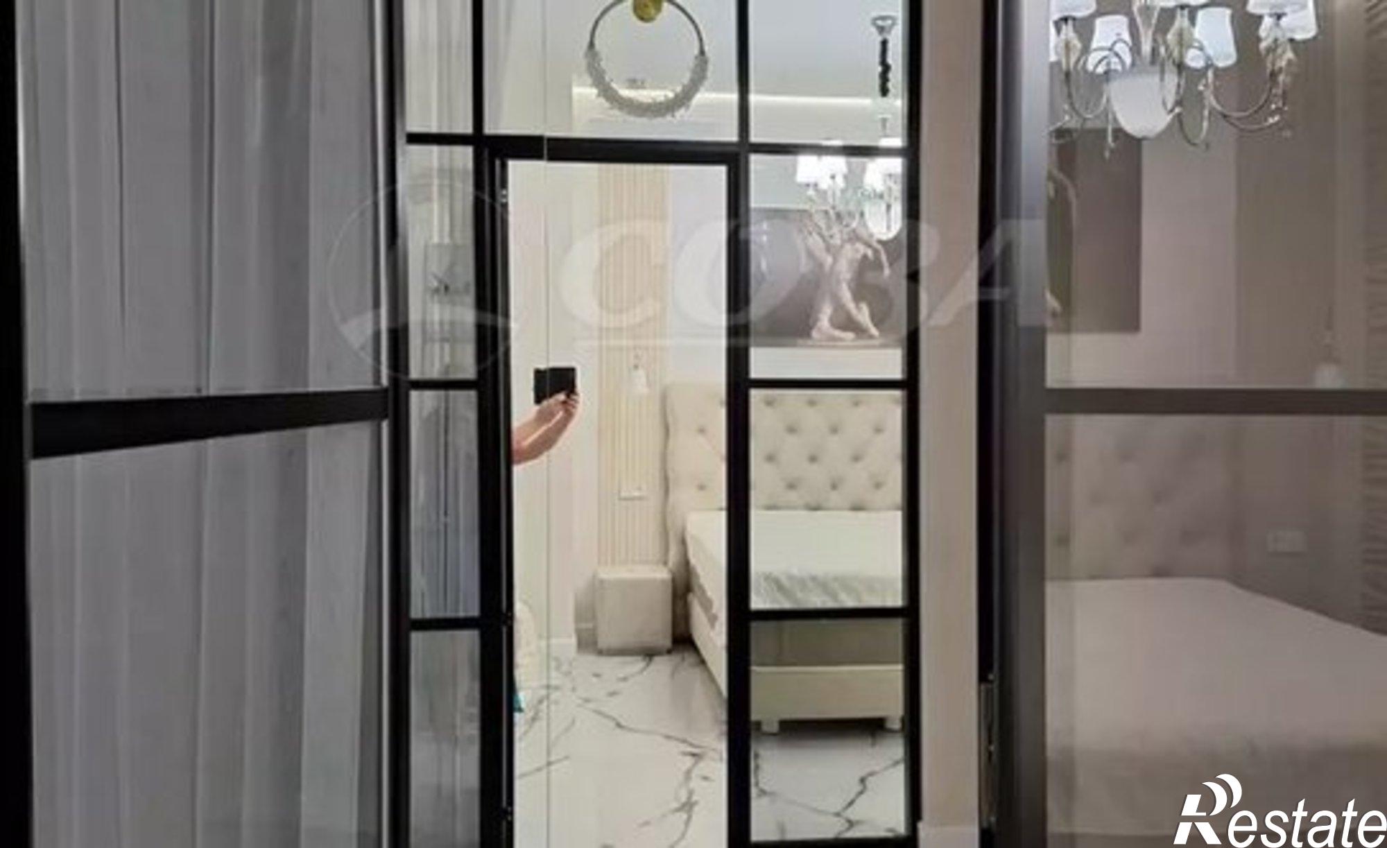 Купить квартиру за 40 000 000 рублей на Гагринская улица, 3/8