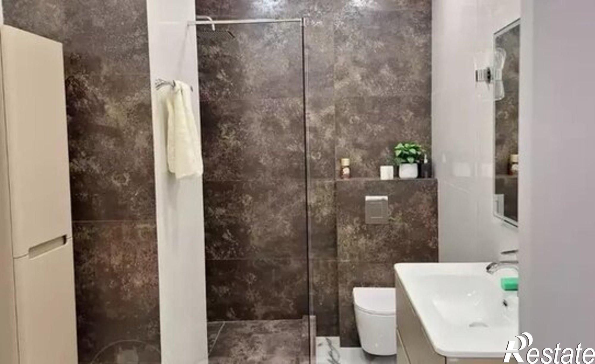 Купить квартиру за 40 000 000 рублей на Гагринская улица, 3/8