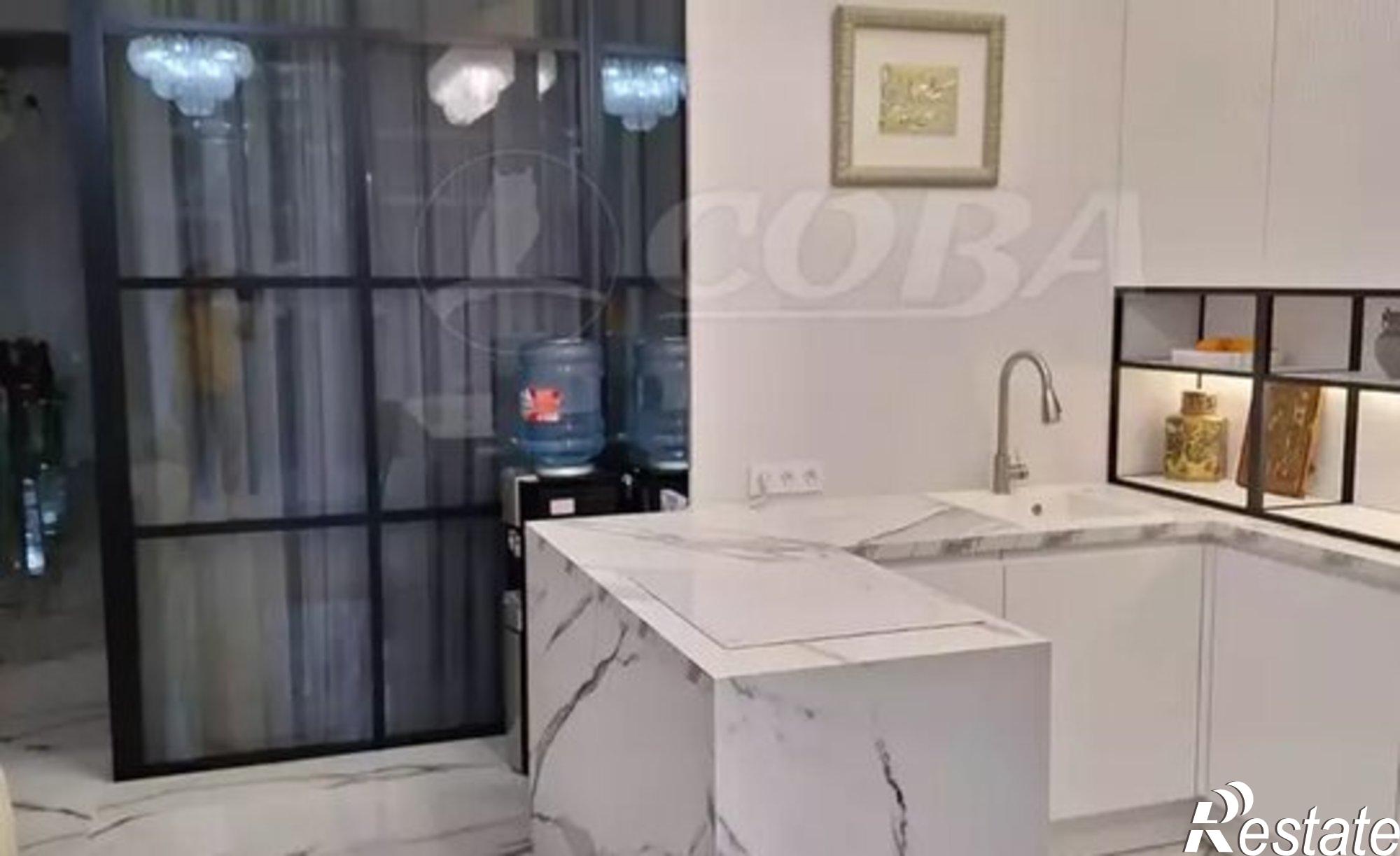 Купить квартиру за 40 000 000 рублей на Гагринская улица, 3/8