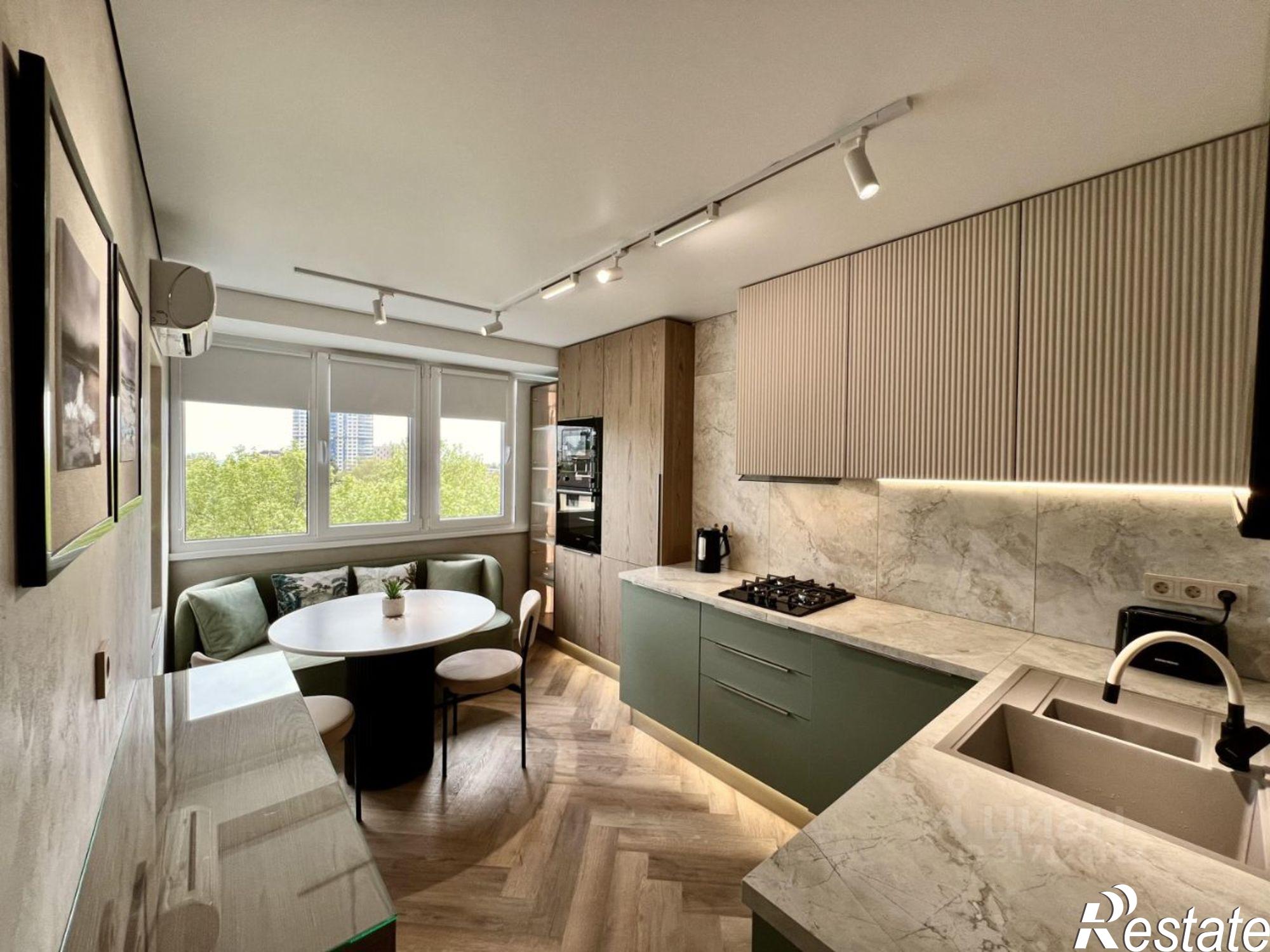 Сдать квартиру за 130 000 рублей на улица Роз, 82