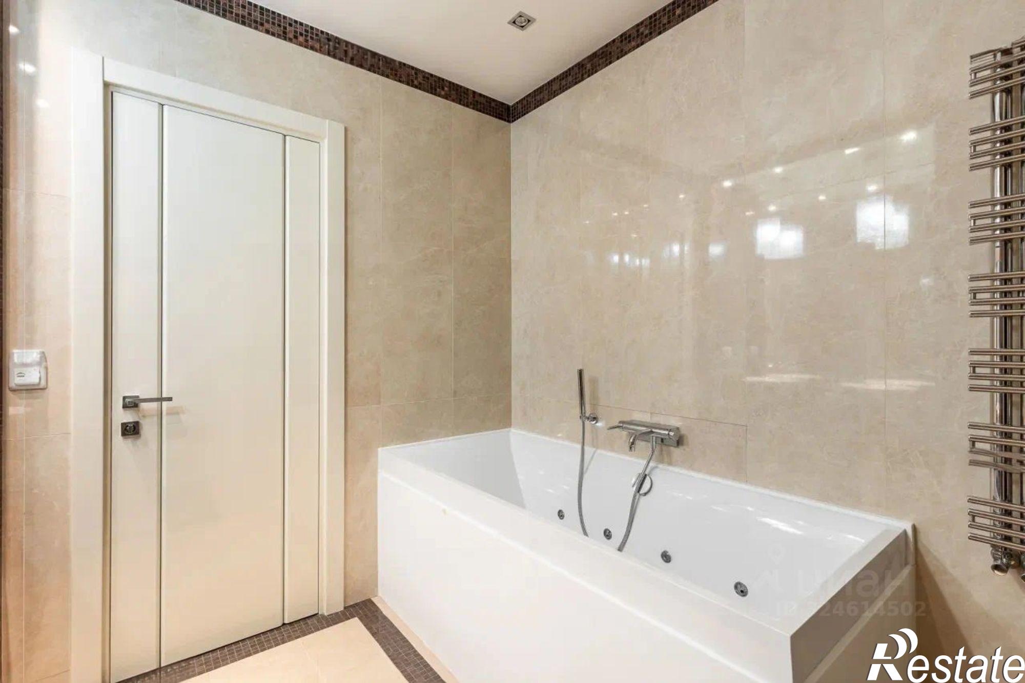 Купить квартиру за 45 000 000 рублей на улица Орджоникидзе, 17