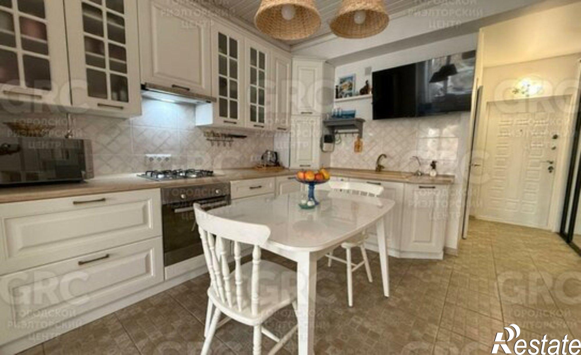 Купить квартиру за 15 000 000 рублей на Кипарисовая улица, 9/1