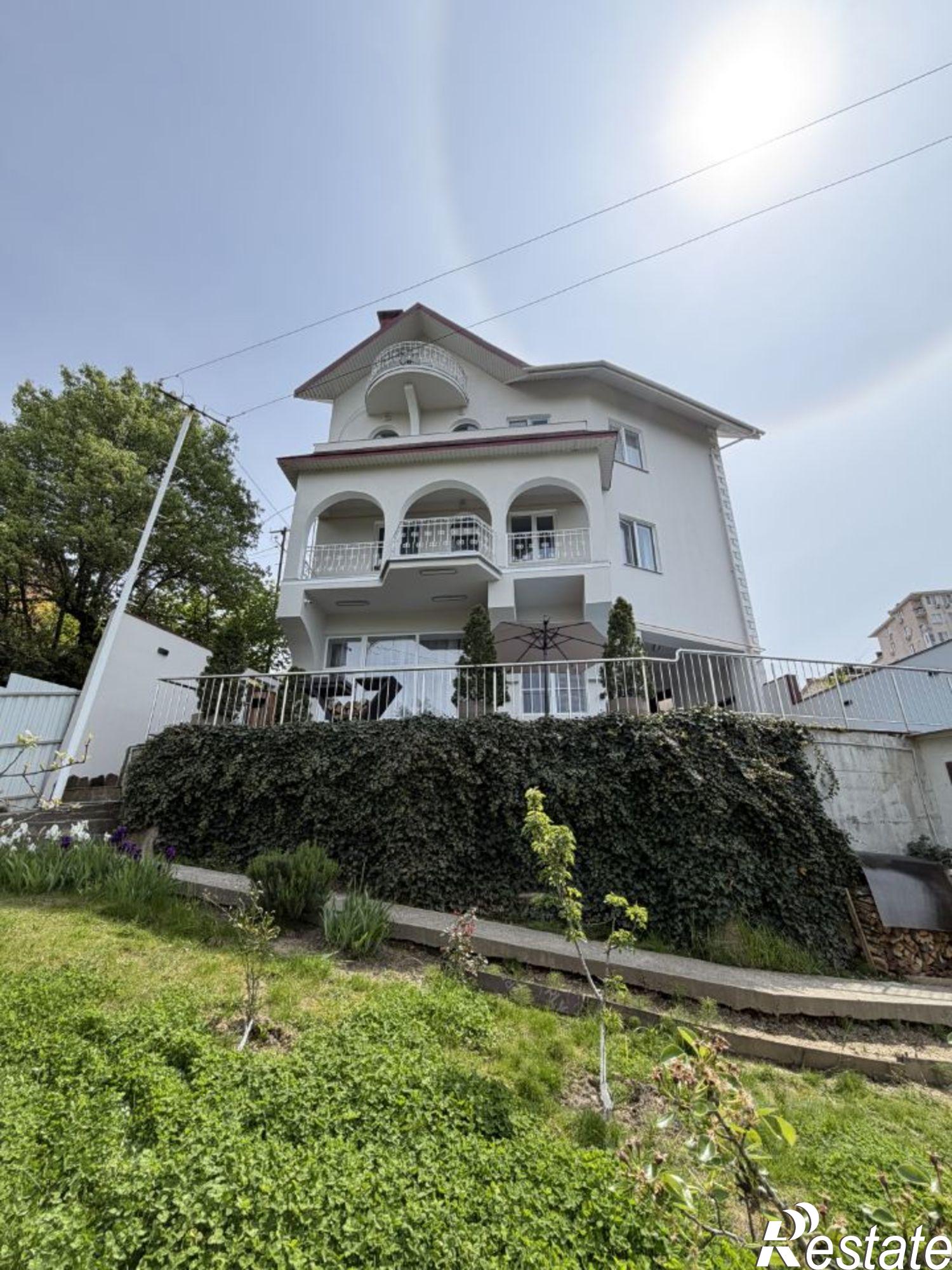 Купить дачу, дом, коттедж за 145 000 000 рублей на ул Виноградная, 133/25