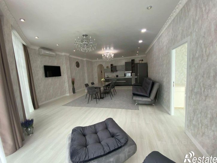 4-комн квартира Черноморская улица, 19,  д. 19