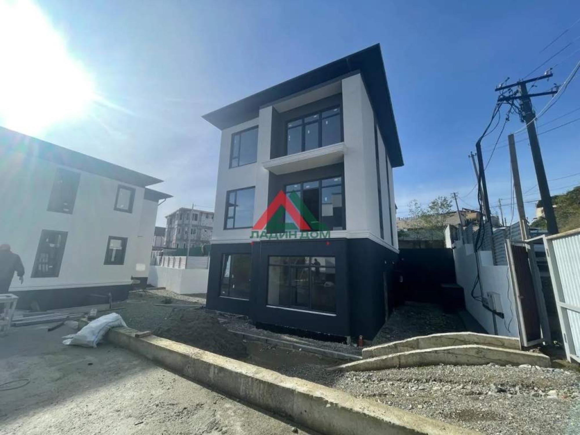 Купить дачу, дом, коттедж за 45 000 000 рублей на Абовяна улица, д.122/3А