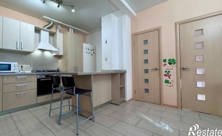 3-комн квартира улица Голенева, 17/9,  д. 17/9