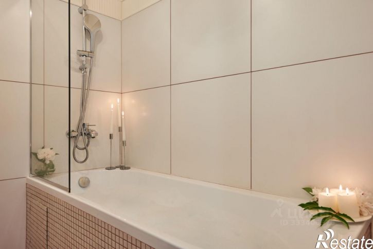 3-комн квартира ул Конституции СССР, 38,  д. 38