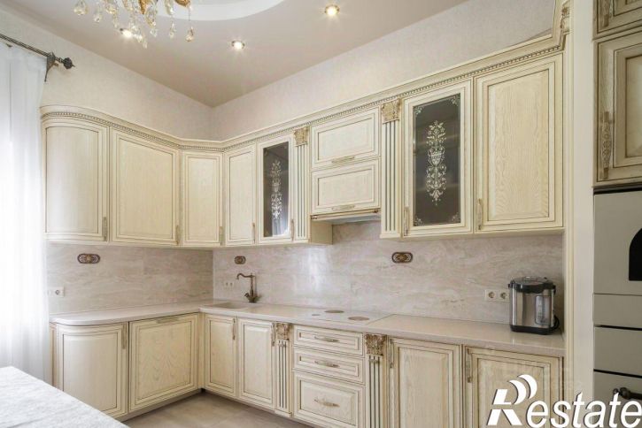 4-комн квартира улица Ульянова, 61,  д. 61