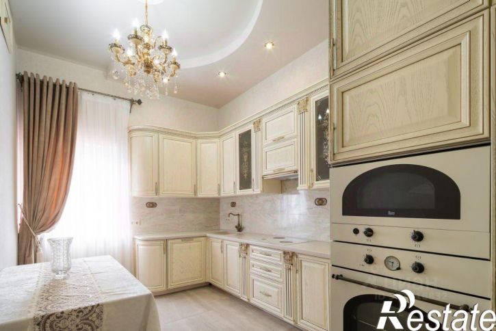 4-комн квартира улица Ульянова, 61,  д. 61