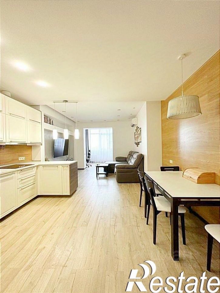3-комн квартира улица Войкова, 21,  д. 21