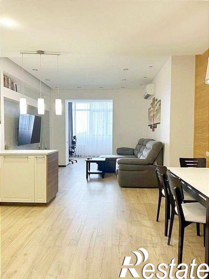 3-комн квартира улица Войкова, 21,  д. 21