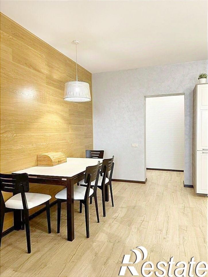 3-комн квартира улица Войкова, 21,  д. 21
