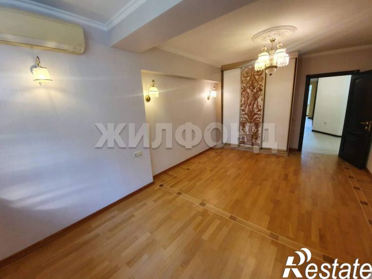 3-комн квартира Конституции СССР улица, д.14