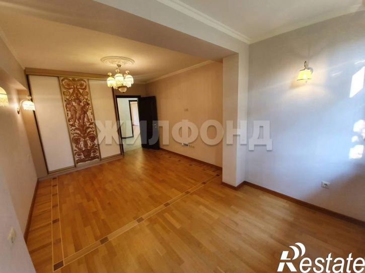 3-комн квартира Конституции СССР улица, д.14